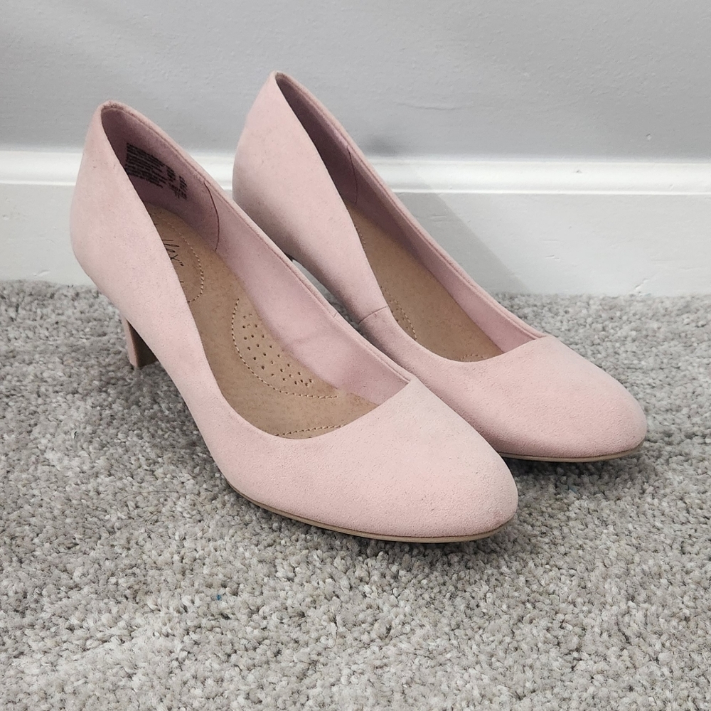 Last Chance Sale! NEW- Dexflex Comfort Heels